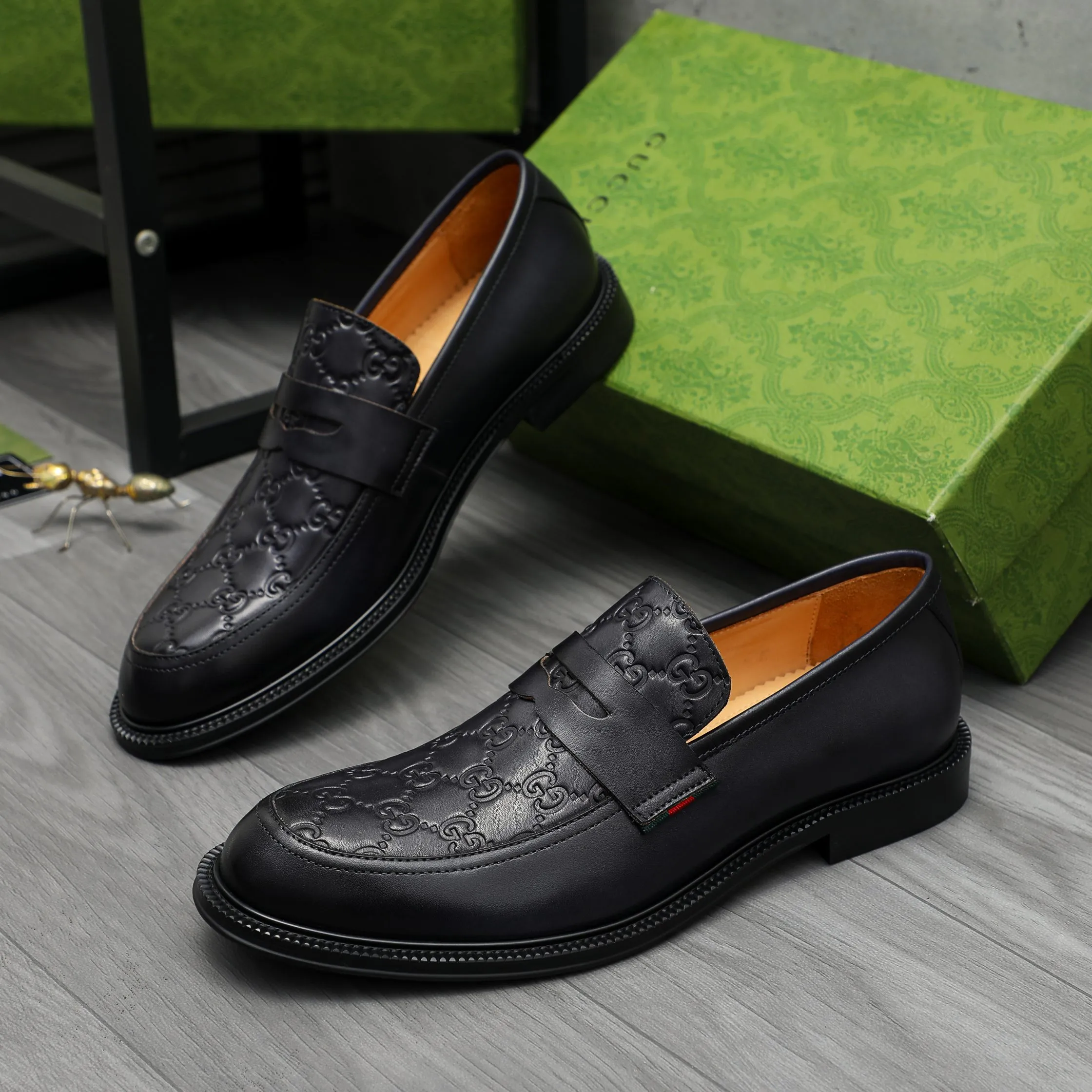 Men's shoes 💰p500 Product trademark: GUCCI "Gucci" business slip-on leather shoes Regular size: 38-46 (38.45.46 custom-made, non-returnable) Product materials: Selected cowhide embossed upper, cowhide lining, original rubber outsole